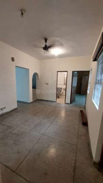 Room in 2.5 BHK Apartment at Sarita Vihar – for Rent