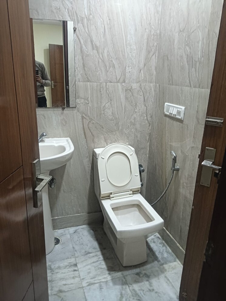 Bathroom, emaar-palm-terraces-select 4 Bedroom 2410 Sq.Ft. Apartment In Sector 66 Gurgaon 7889116