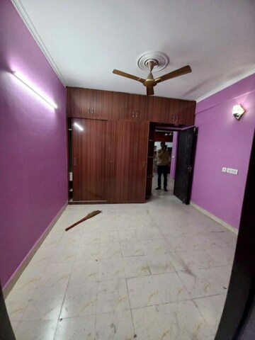 Room in 2 BHK Apartment at Ninex RMG Residency, Sector 37c – for Rent