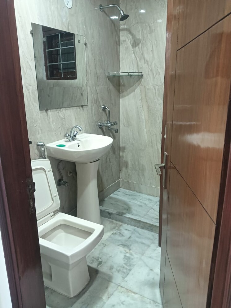 Bathroom, emaar-the-palm-drive-the-sky-terraces 4 Bedroom 3625 Sq.Ft. Apartment In Sector 66 Gurgaon 7889137