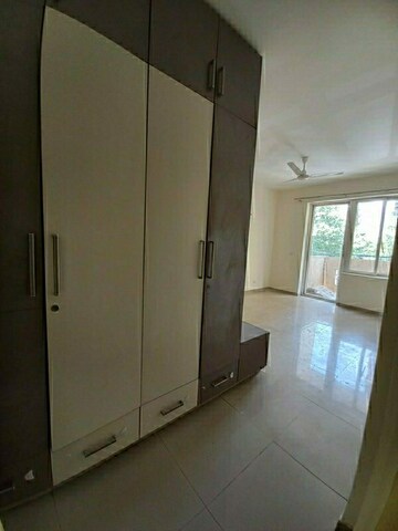 Room in 2 BHK Apartment at ILD Greens, Sector 37c – for Rent