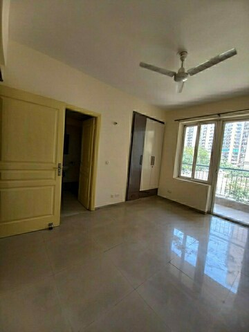 Room in 2 BHK Apartment at ILD Greens, Sector 37c – for Rent
