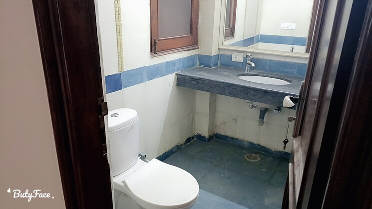 Bathroom, army-sispal-vihar 4 Bedroom 2016 Sq.Ft. Apartment In Sector 49 Gurgaon 7889142