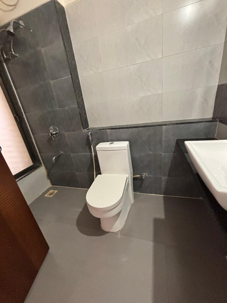 Bathroom, acme-ozone 2 Bedroom 770 Sq.Ft. Apartment In Manpada Thane 7889148