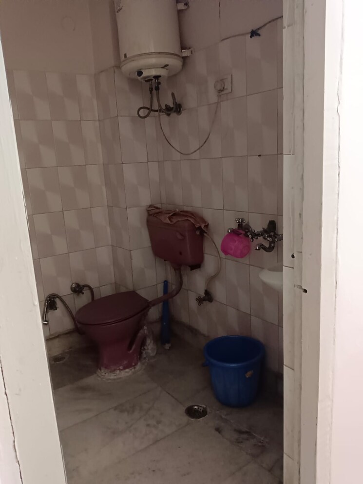 Bathroom, lajpat nagar 1 Bedroom 451 Sq.Ft. Builder Floor In Lajpat Nagar Delhi 7889161