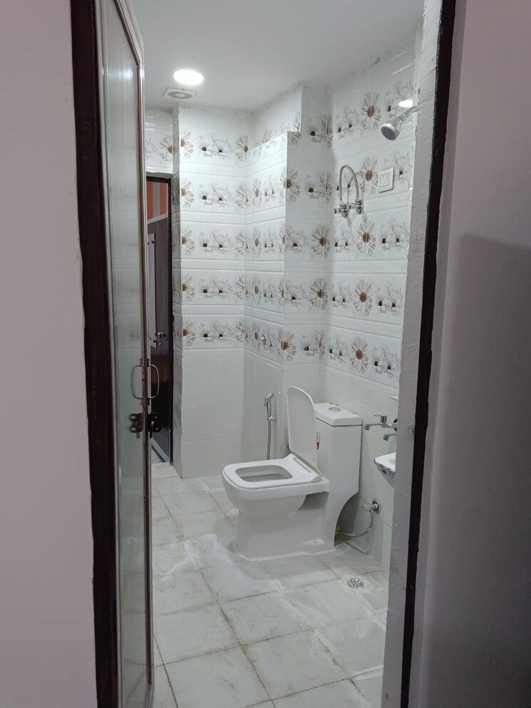 Bathroom, lajpat nagar 2 Bedroom 761 Sq.Ft. Builder Floor In Lajpat Nagar Delhi 7889186