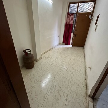 Room in 1 BHK Builder Floor at Kotla Mubarakpur – for Rent