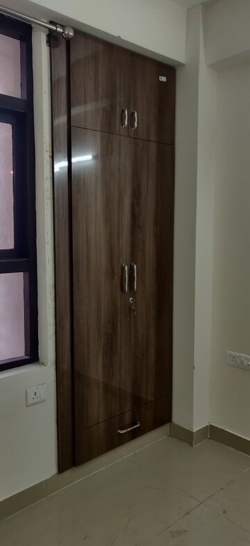 Furnished Amenities in 3 BHK Apartment at Amolik Sankalp, Sector 85 – for Rent