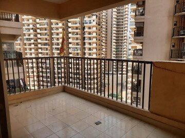 Room in 3 BHK Apartment at Gaur City 2 - 14th Avenue, Sector 16c Greater Noida – for Sale