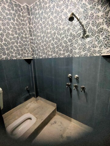 Bathroom in 1 BHK Builder Floor at Uttam Nagar – for Rent