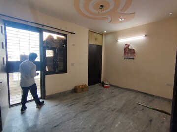 Parking in 3 BHK Builder Floor at Uttam Nagar – for Rent