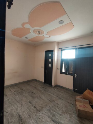 Room in 3 BHK Builder Floor at Uttam Nagar – for Rent
