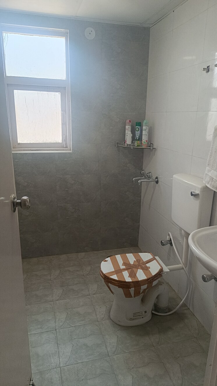 Bathroom, arttech-maulshree-heights 3 Bedroom 810 Sq.Ft. Apartment In Sector 84 Faridabad 7889431