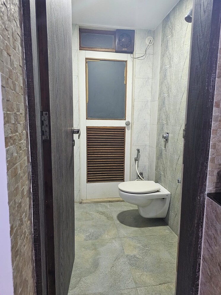 Bathroom, kopar khairane sector 14 3 Bedroom 1500 Sq.Ft. Apartment In Kopar Khairane Sector 14 Navi Mumbai 7889503