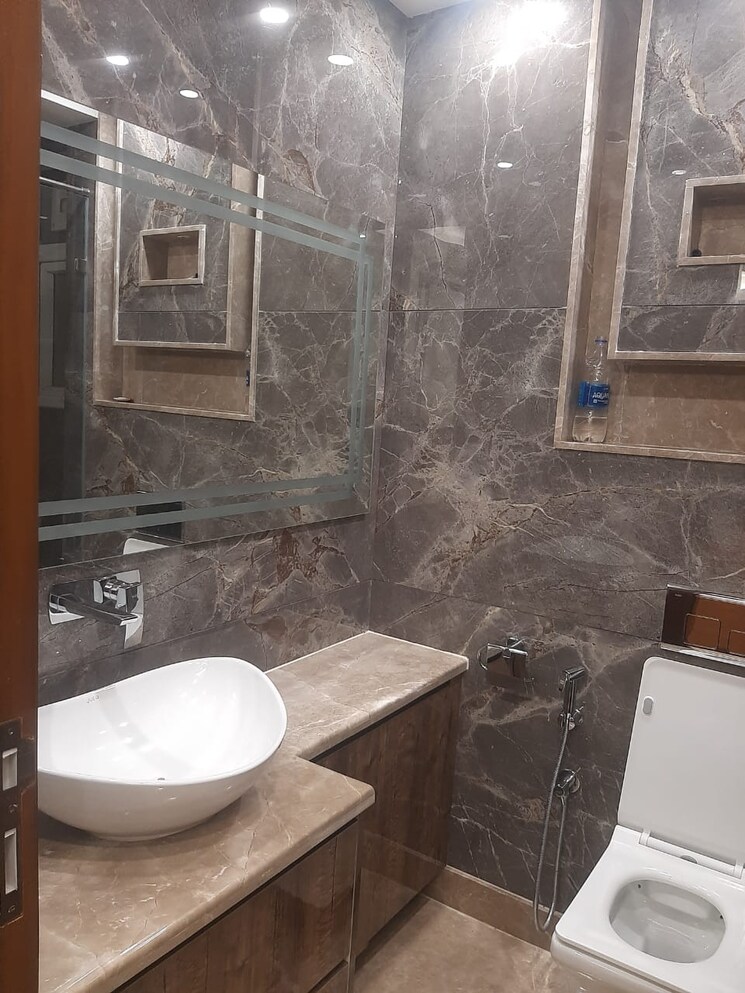 Bathroom, lajpat nagar 3 Bedroom 1125 Sq.Ft. Builder Floor In Lajpat Nagar Delhi 7889561