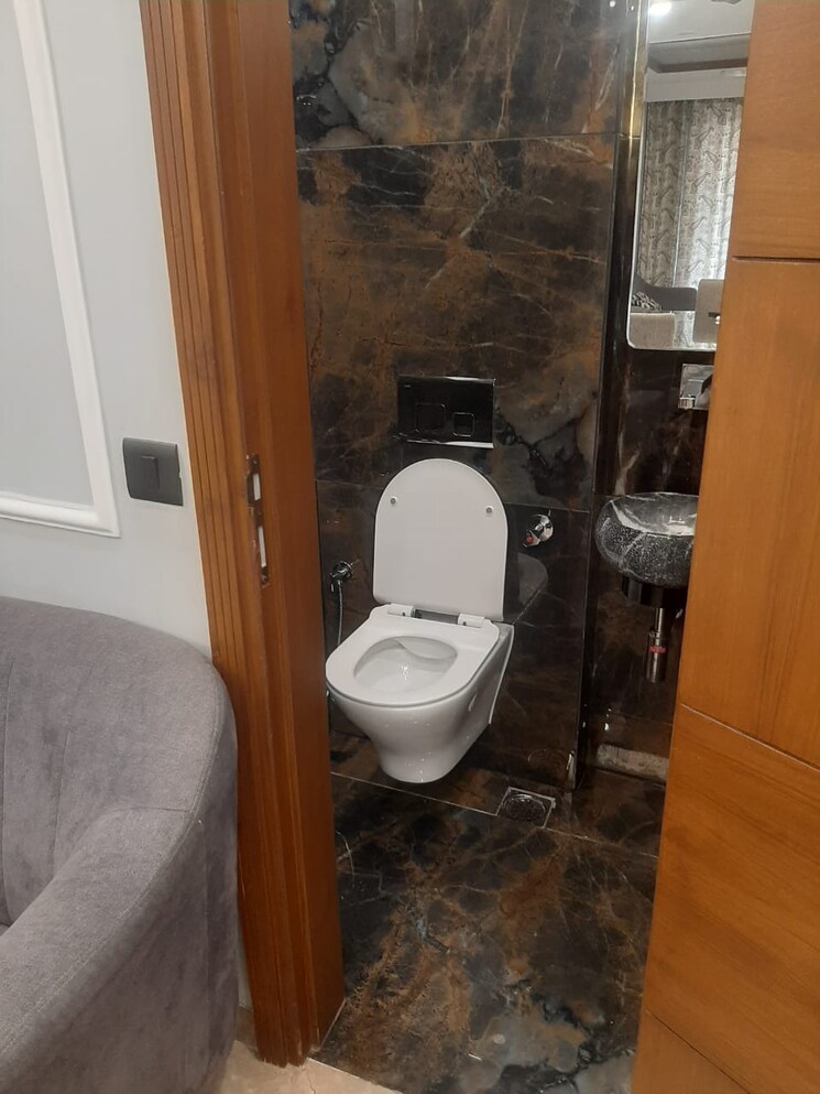 Bathroom, lajpat nagar 3 Bedroom 1125 Sq.Ft. Builder Floor In Lajpat Nagar Delhi 7889561