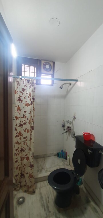 Bathroom in 2 BHK Builder Floor at Unitech South City 1, Sector 41 – for Rent