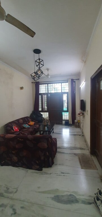 Living Room in 2 BHK Builder Floor at Unitech South City 1, Sector 41 – for Rent
