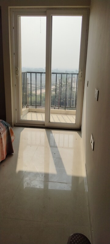Room in 2 BHK Apartment at Tata Eureka Park, Sector 150 – for Rent