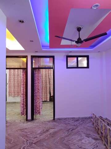 Room in 3 BHK Builder Floor at Dwarka Mor – for Rent