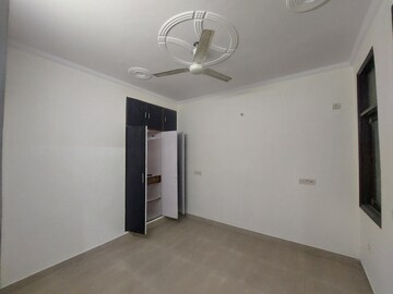 Master Bedroom in 2 BHK Builder Floor at Gujranwala Town – for Rent