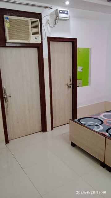 Room in 1 RK Builder Floor at Minarch Tower, Sector 44 – for Rent