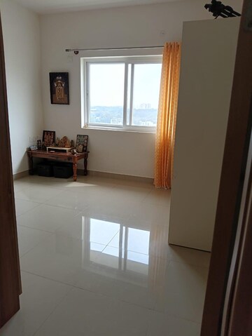 Room in 2.5 BHK Apartment at Mantri Webcity, Hennur – for Rent