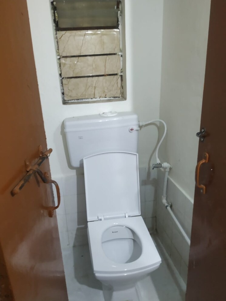 Bathroom, shri-towars 1 Bedroom 700 Sq.Ft. Apartment In Aundh Pune 7889731