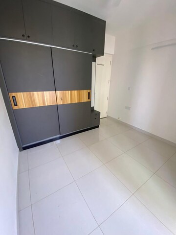 Room in 2.5 BHK Apartment at Thanisandra – for Rent