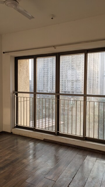 Room in 2 BHK Apartment at Lodha Splendora, Ghodbunder Road – for Rent