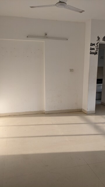 Room in 2 BHK Apartment at Lodha Splendora, Ghodbunder Road – for Rent