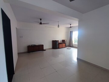 Room in 3 BHK Apartment at Vastu Tower, Malad West – for Rent