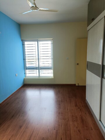 Room in 2.5 BHK Apartment at Kolte Patil Raaga, Hennur Road – for Rent
