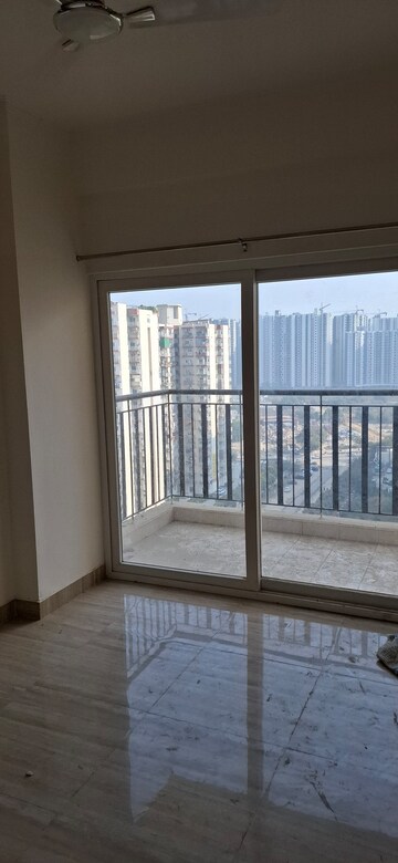 Room in 2 BHK Apartment at Amrapali Riverview, Amrapali Leisure Valley – for Sale