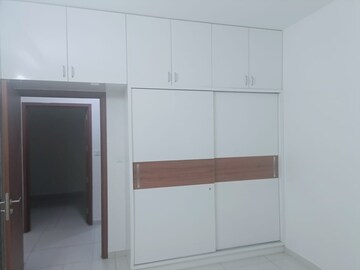 Room in 2.5 BHK Apartment at LnT Raintree Boulevard, Hebbal – for Rent