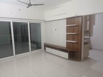 Room in 2.5 BHK Apartment at LnT Raintree Boulevard, Hebbal – for Rent
