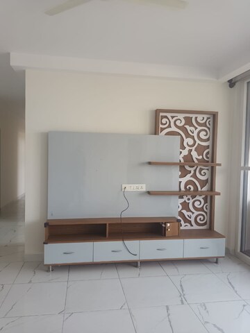 Room in 2.5 BHK Apartment at Mantri Lithos, Thanisandra – for Rent