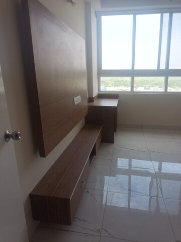 Room in 2.5 BHK Apartment at Mantri Lithos, Thanisandra – for Rent