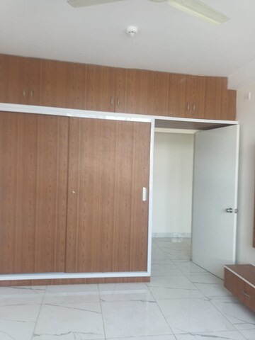 Room in 2.5 BHK Apartment at Mantri Lithos, Thanisandra – for Rent