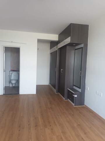 Room in 2.5 BHK Apartment at Mantri Lithos, Thanisandra – for Rent