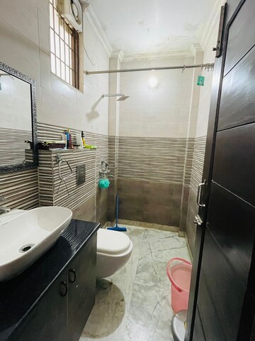 Bathroom in 2 BHK Builder Floor at Sector 40 – for Rent