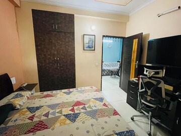 Bedroom in 2 BHK Builder Floor at Sector 40 – for Rent