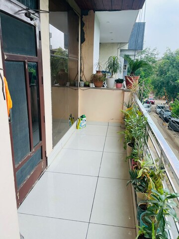 Balcony in 2 BHK Builder Floor at Sector 40 – for Rent