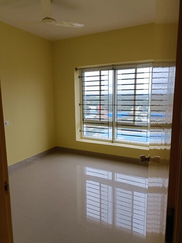 Room in 2.5 BHK Apartment at Kolte Patil Raaga, Hennur Road – for Rent