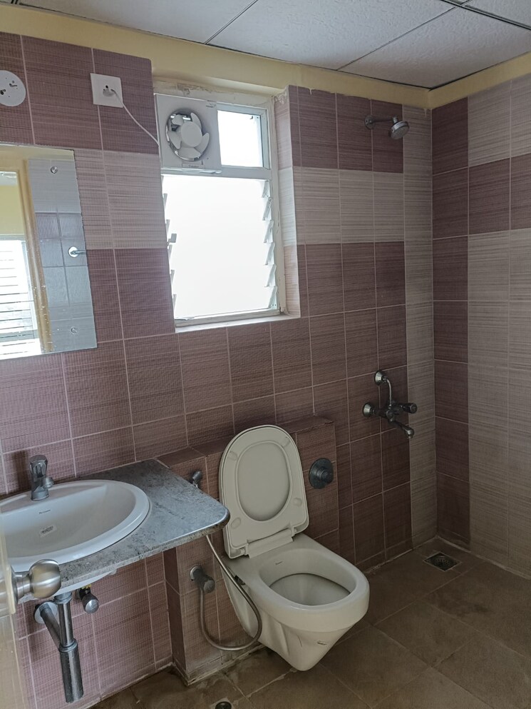 Bathroom, kolte-patil-raaga 2.5 Bedroom 1300 Sq.Ft. Apartment In Hennur Road Bangalore 7890017