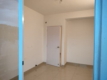 Room in 2 BHK Apartment at Kona Expressway – for Sale