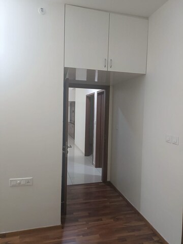 Room in 2.5 BHK Apartment at LnT Raintree Boulevard, Hebbal – for Rent