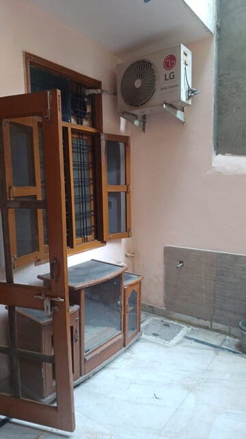 Room in 1 BHK Builder Floor at Sector 47 – for Rent
