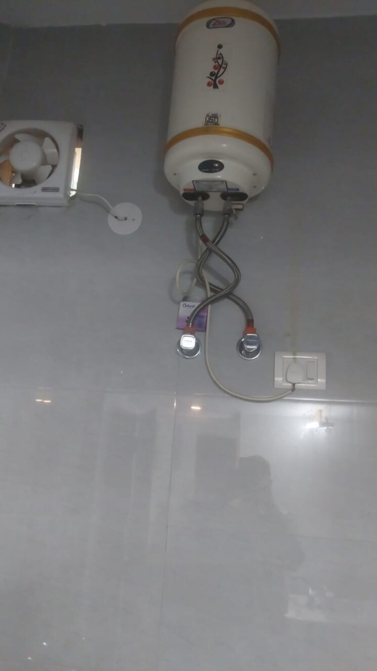 Bathroom, adchini 1 Bedroom 400 Sq.Ft. Apartment In Adchini Delhi 7890070