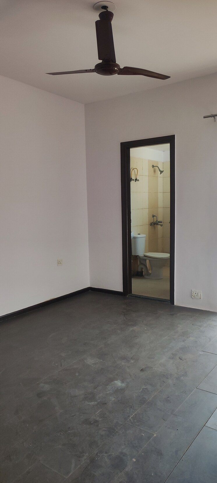 Room, bptp-parkland-sector-82 4 Bedroom 300 Sq.Yd. Builder Floor In Sector 82 Faridabad 7890111